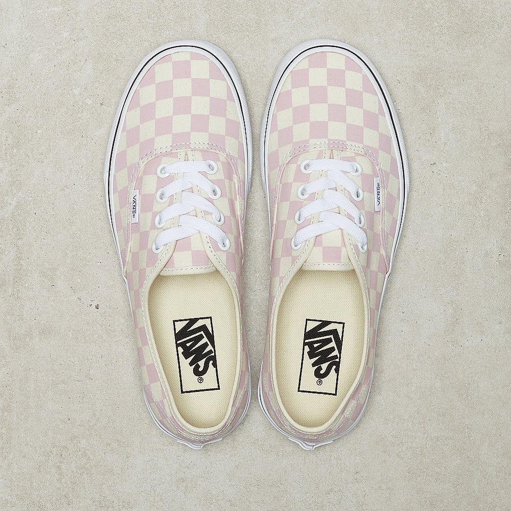 UA Authentic checkerboard chalk pink white UA Authentic checkerboard chalk pink white